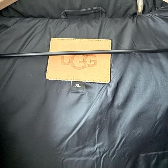 UGG Men's Nathaniel Waterproof Down Vest in Black - Size XL - Picture 3 of 8